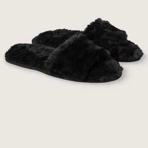 VS PINK Black Faux Fur Slippers Great Gift Idea Size 5 / 6 Small NWT Cute Warm